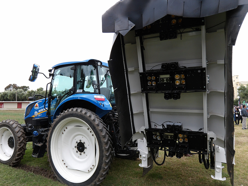 Solinftec’s Solix is solar powered and 100% autonomous.