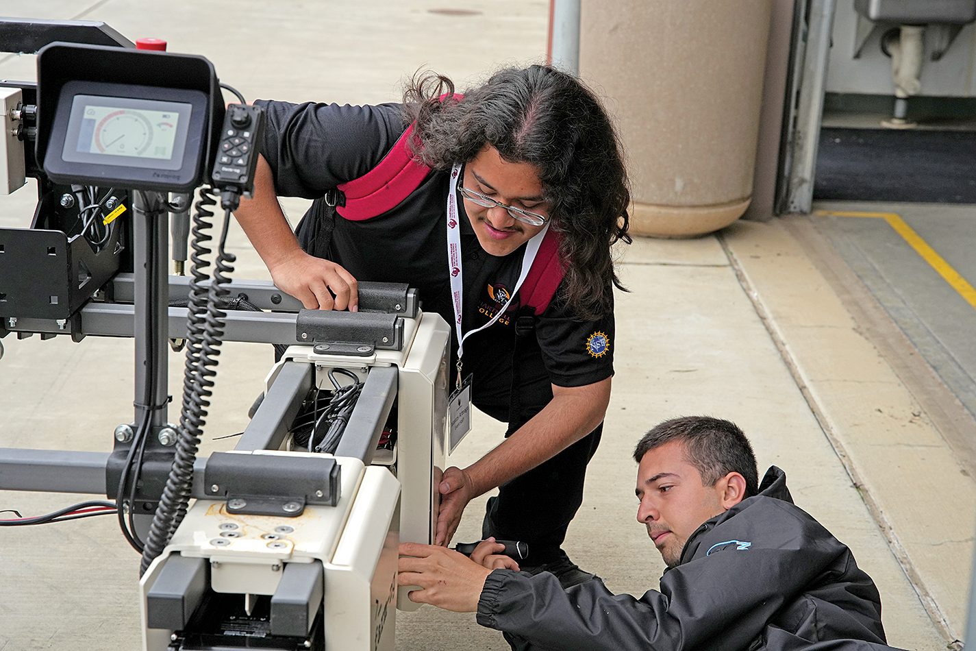 Colleges prepare workers for high tech farm future