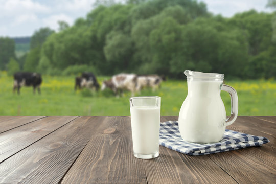 Worries of milk price drop weigh on dairy farmers