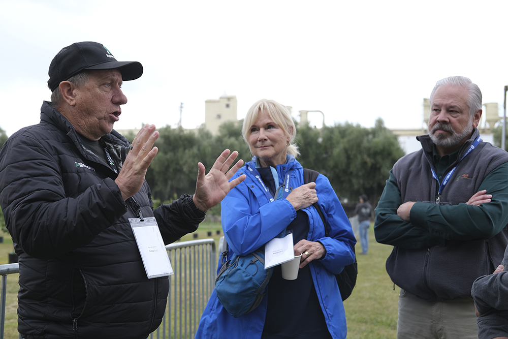 Farm groups seek new autonomous tractor regulation